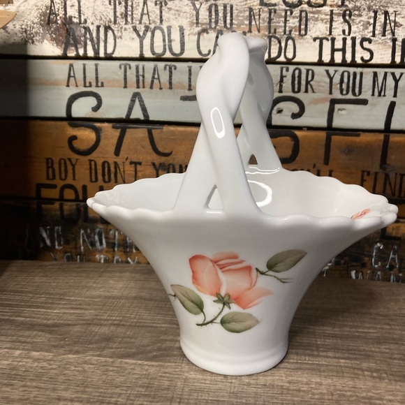 NIB Porcelain Basket Rose Print - Picture 12 of 14